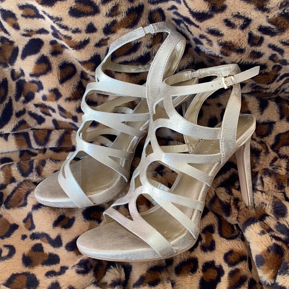 Maripe’ 4” heels. Like new. Gold size 7